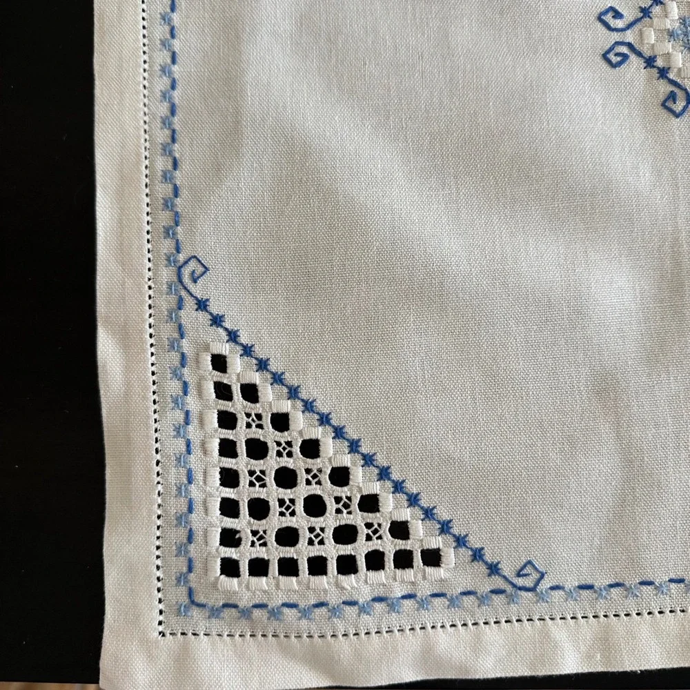 Vintage Hardanger Hand Embroidered Linen Tablecloth Blue White Square 32x32